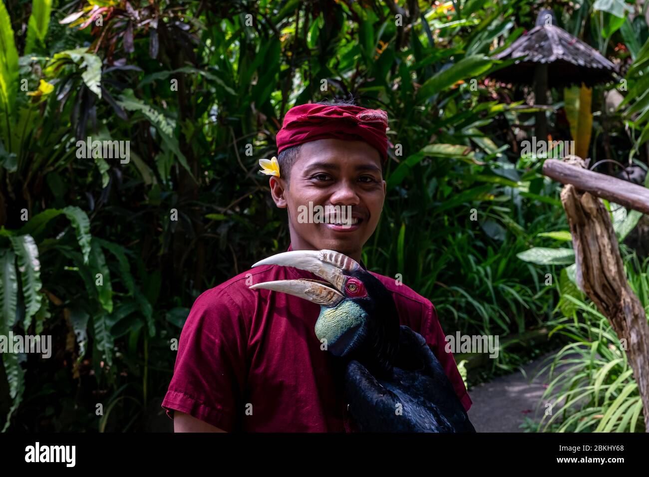Ubud, Bali / Indonesia - 8 febbraio 2020: Bird sitter nel Museo di Antonio Blanco House, Antonio Blanco è famoso artista spagnolo Foto Stock
