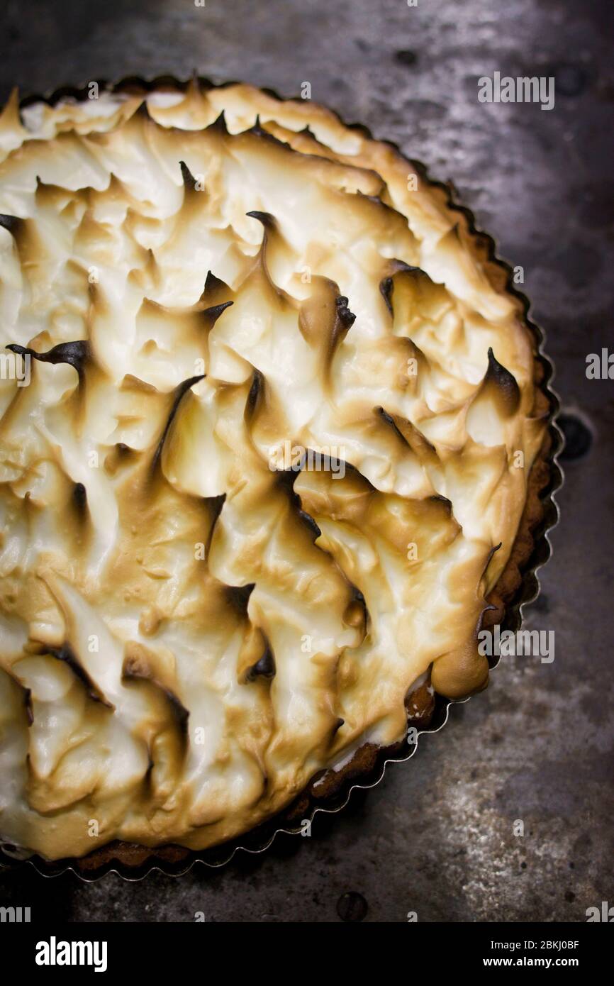 Francia, Parigi, bistrot Petit Tonneau, torta al limone Foto Stock