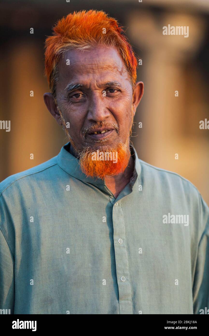 India, Stato del Gujarat, Ahmedabad, ritratto di un uomo musulmano con capelli rossi tinti con hennè Foto Stock