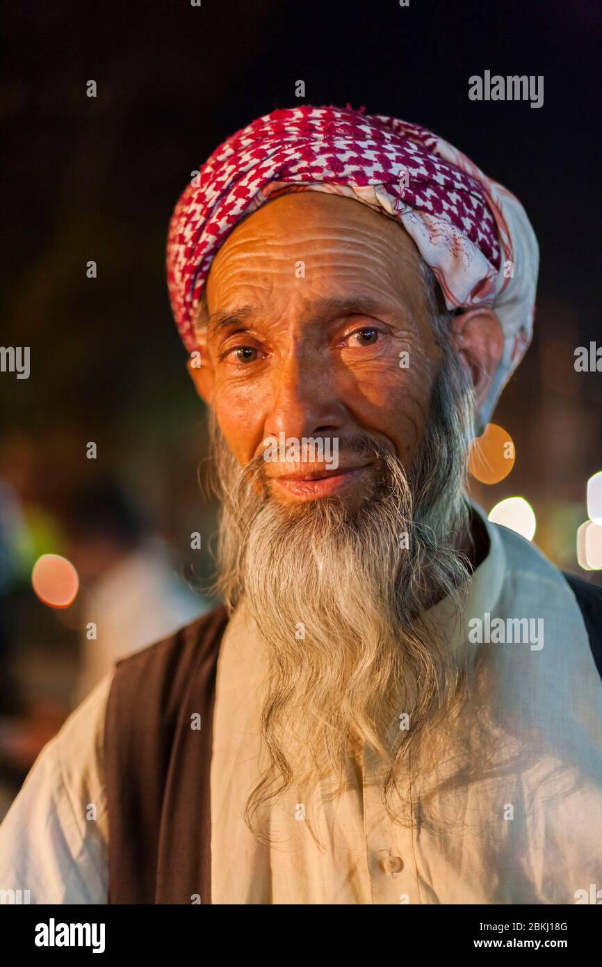 India, Stato del Gujarat, Ahmedabad, ritratto di un uomo musulmano con una lunga barba bianca Foto Stock