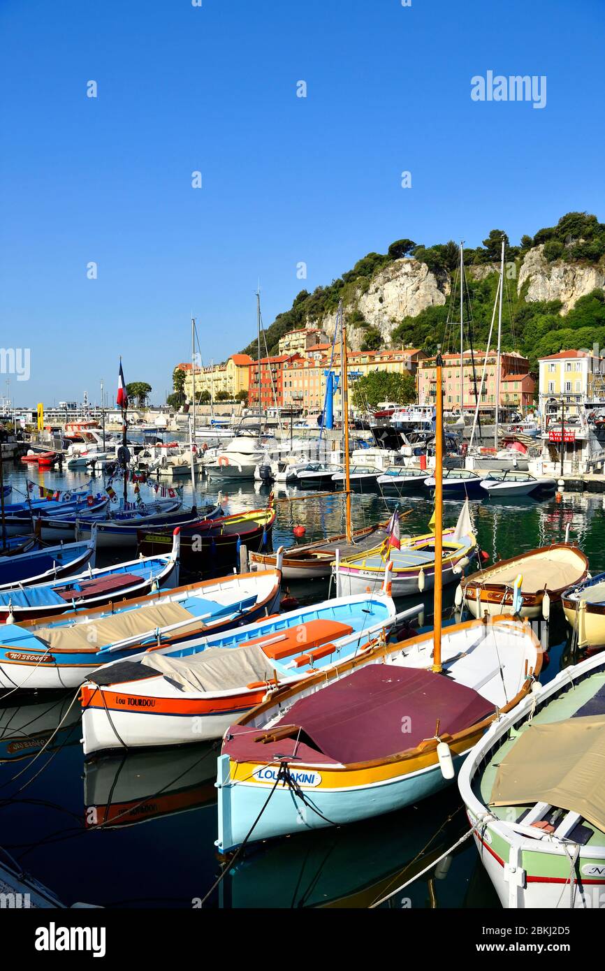 Francia, Alpes-Maritimes, Nizza, il porto vecchio o Lympia porto, barche da pesca tradizionale localmente chiamato pointu Foto Stock
