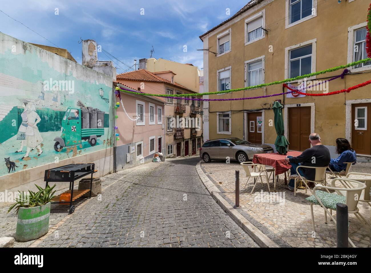 Portogallo, Lisbona, Madragoa, terrazza murale e caffè Foto Stock