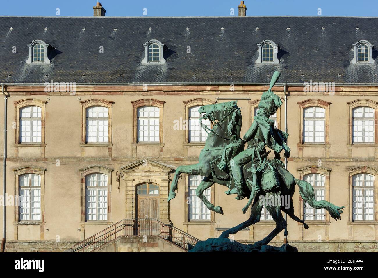 Francia, Meurthe et Moselle, Luneville, castello costruito dall'architetto Germain Boffrand per il Duca Leopoldo il primo tra il 1703 e il 1720 e statua equidiana di Antoine Charles Louis de Lasalle Foto Stock