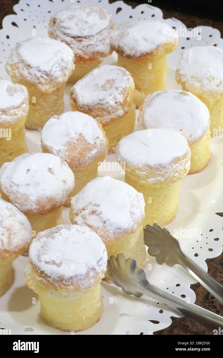 Spagna, Catalogna, Alt Empordà, Costa Brava, Cadaqués, pasticceria Can Cabrisas (la Mallorquina), rubinetti dolços (tappi dolci, specialità locali del XVIII secolo) Foto Stock