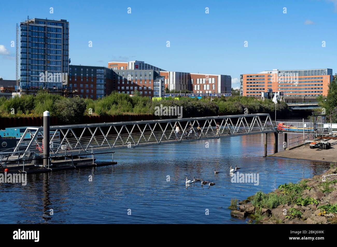 Regno Unito, Scozia, Glasgow, passerella sul fiume Kelvin vicino al Riverside Museum Foto Stock