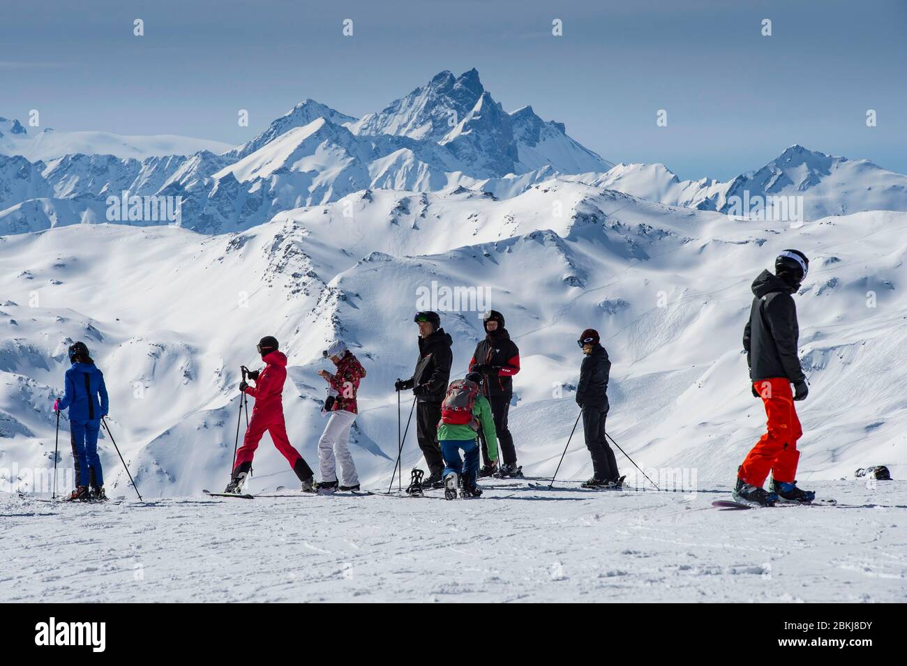 Francia, Savoia, massiccio della Vanoise, comprensorio sciistico a tre valli, Saint Martin de Belleville, Les Menuires, in cima al Roc des Trois Marches, vista verso sud e gli aghi Arves Foto Stock