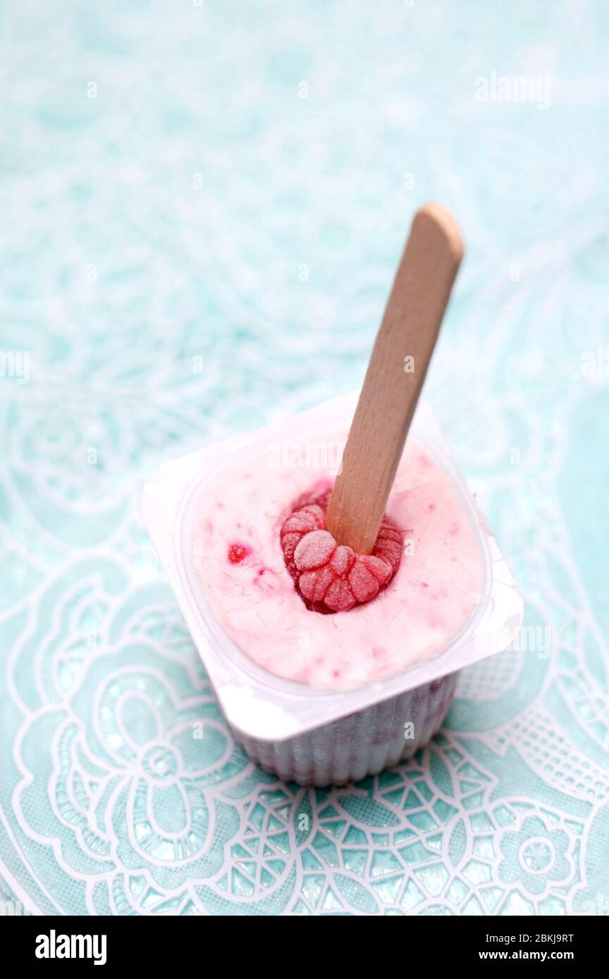 Piccolo gelato svizzero al lampone Foto Stock