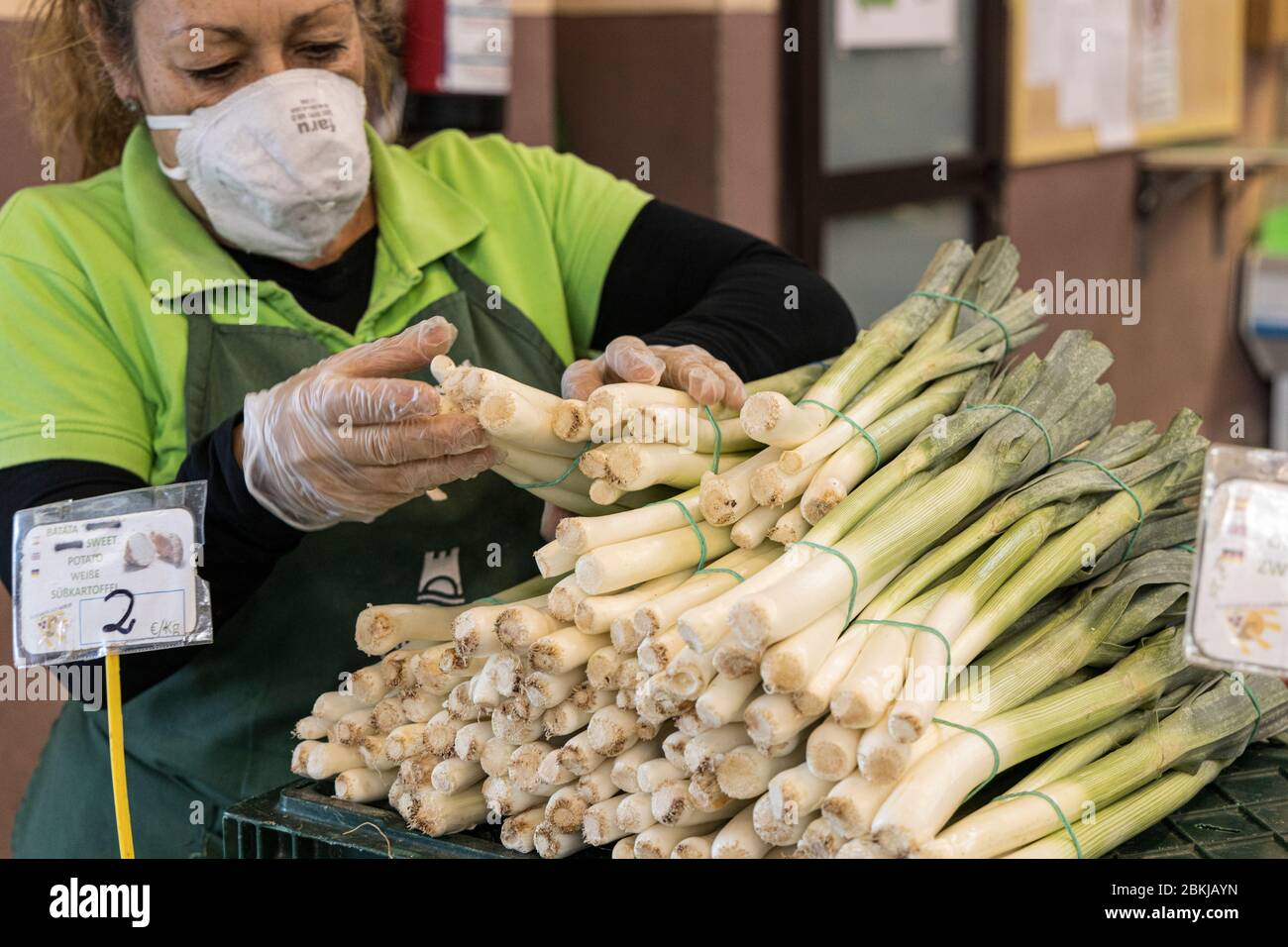 Mercato agricolo di Adeje durante il covid 19 blocco nella zona turistica di Costa Adeje, Tenerife, Isole Canarie, Spagna Foto Stock