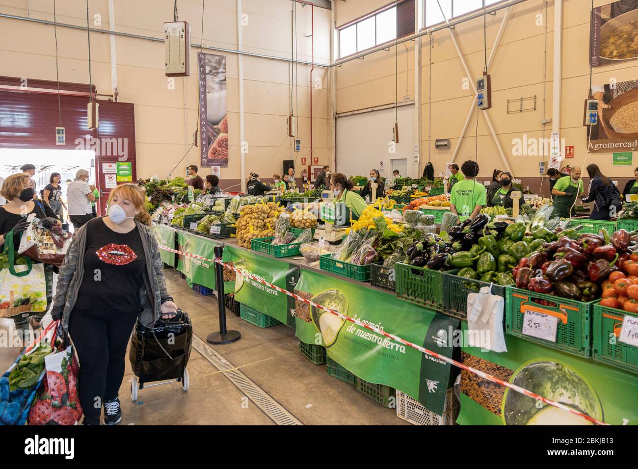 Mercato agricolo di Adeje durante il covid 19 blocco nella zona turistica di Costa Adeje, Tenerife, Isole Canarie, Spagna Foto Stock