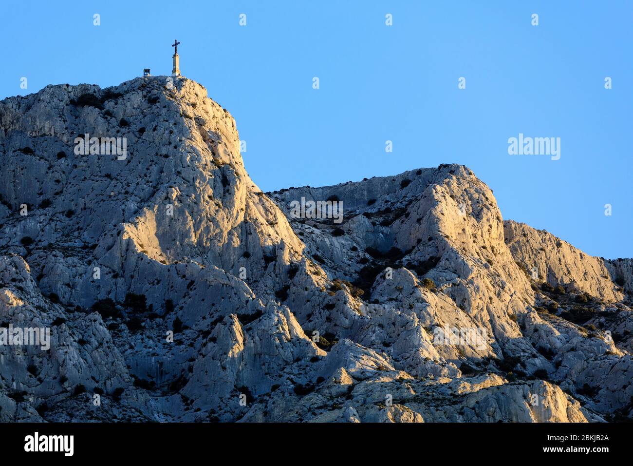 Francia, Bouches du Rhone, Pays d'Aix, Saint Antonin sur Bayon, montagna Sainte Victoire, Croix de Provence (946 m) Foto Stock