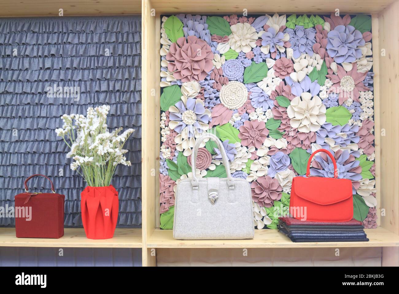 Portogallo, Lisbona, quartiere di Chiado, fabbrica di Burel che vende articoli di lana portoghesi della Serra da Estrela Foto Stock