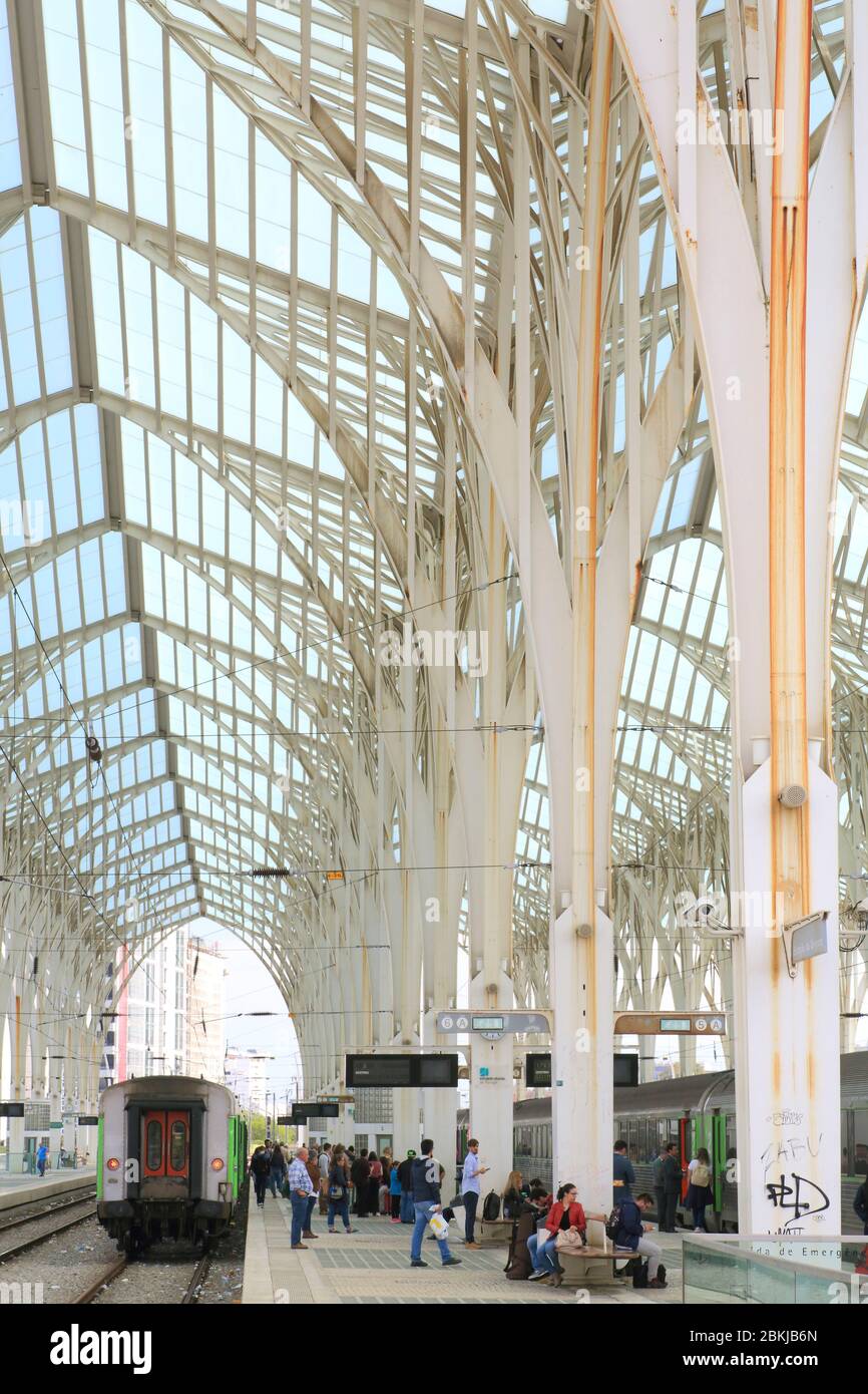 Portogallo, Lisbona, Stazione Oriente (Stazione Intermodale di Lisboa) completata nel 1998 per l'Expo '98 e progettata dall'architetto spagnolo Santiago Calatrava Foto Stock