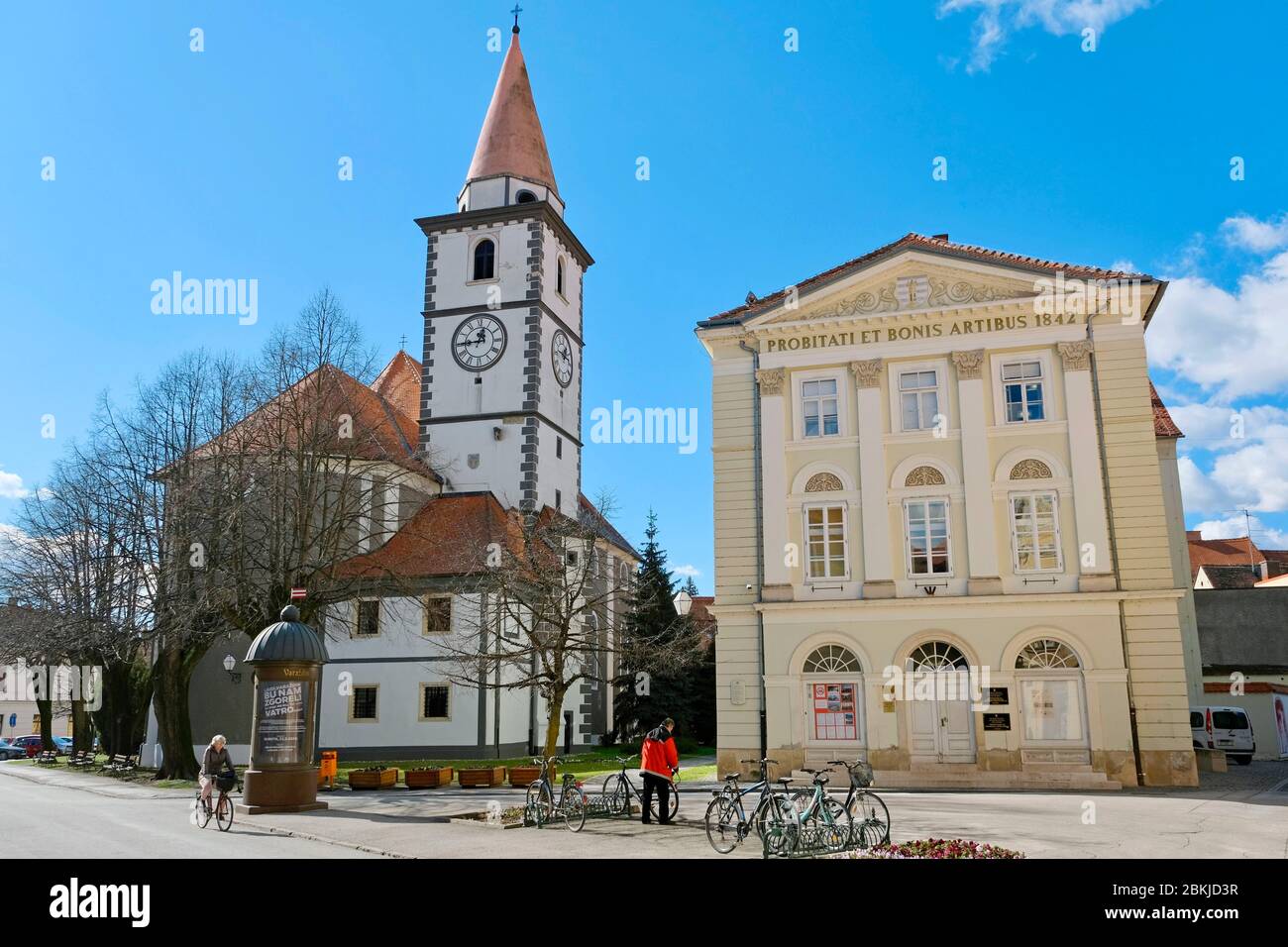 Croazia, Varazdin County, Varazdin, San Nicola chiesa e edificio classicismo Foto Stock
