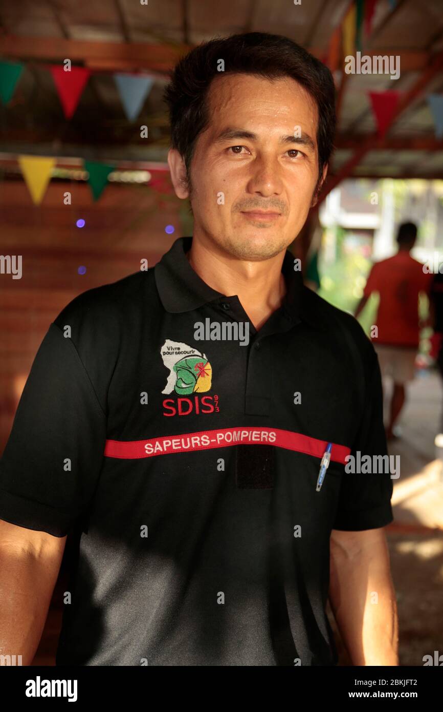 Francia, Guiana, cacao, pompiere Hmong Foto Stock