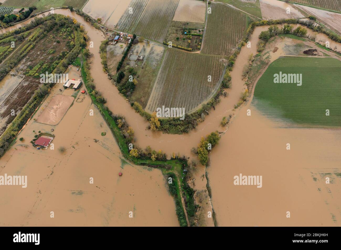 Francia, Var, Roquebrune sur Argens, alluvione lunedì 25 novembre 2019, trabocco del fiume costiero di Argens (vista aerea) Foto Stock