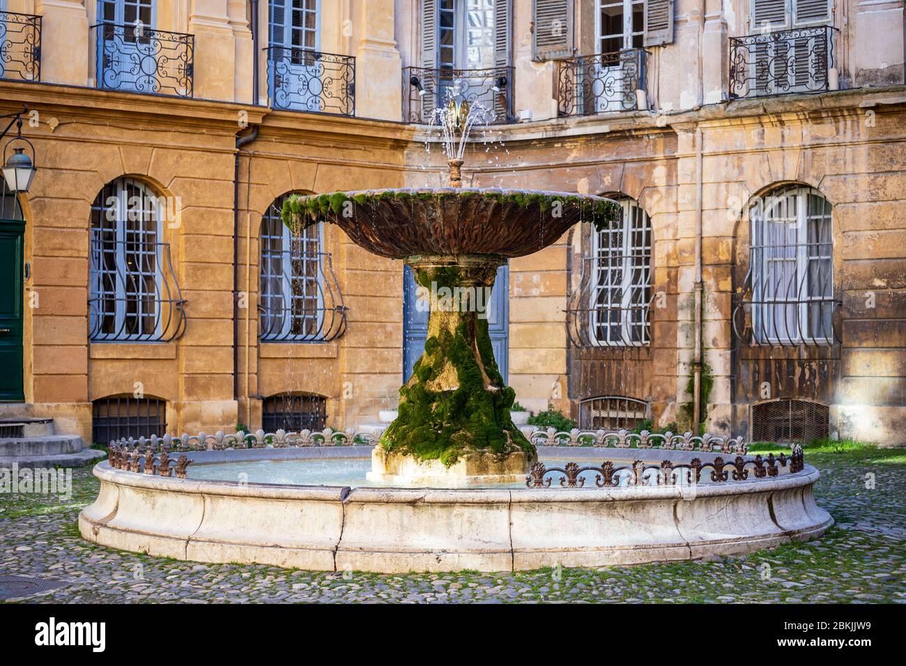 Francia, Bouches-du-Rhône, Aix-en-Provence, fontana in Place Albertas Foto Stock