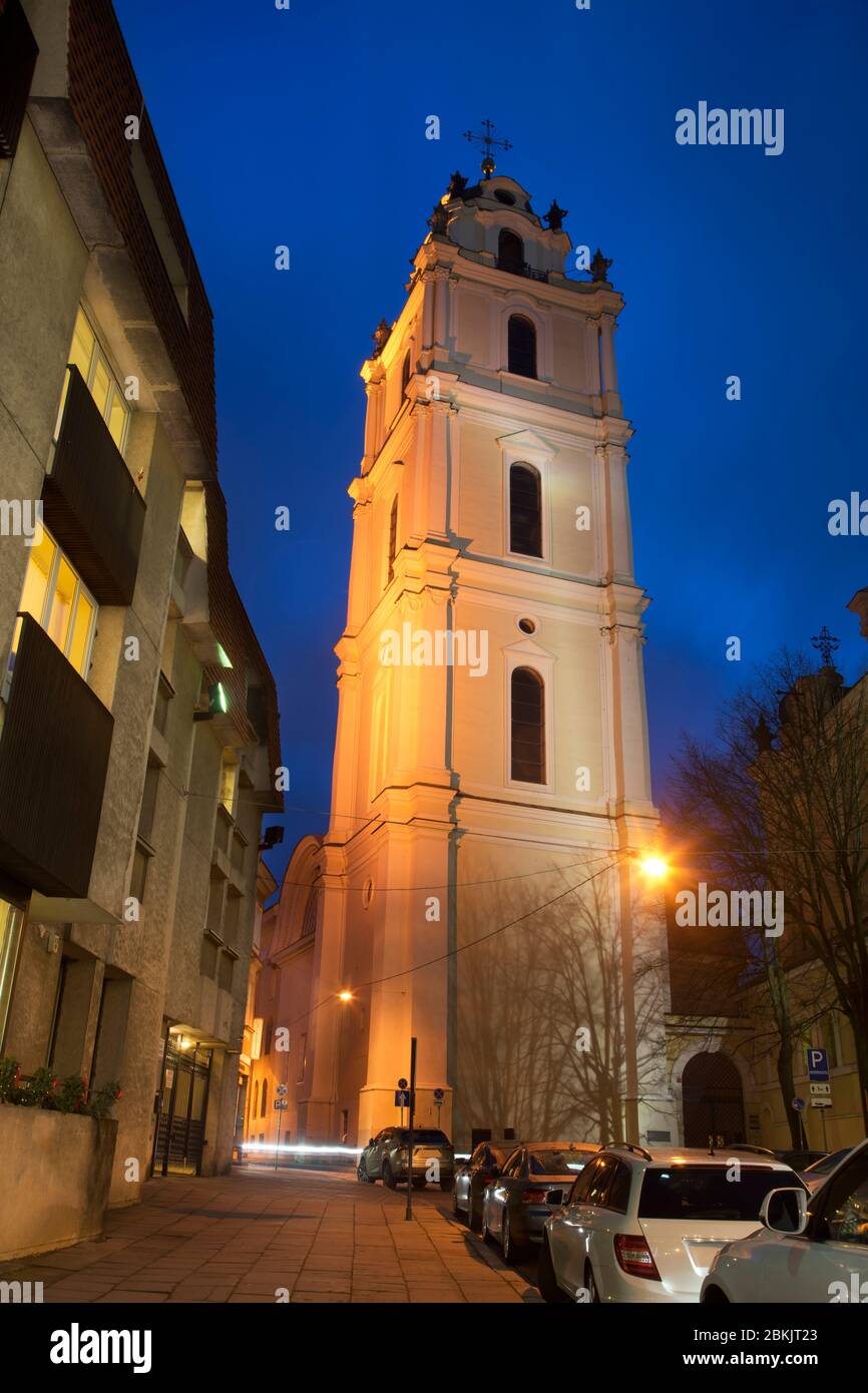 Chiesa di San Giovanni Battista e San Giovanni Apostolo ed Evangelista a Vilnius. Lituania Foto Stock