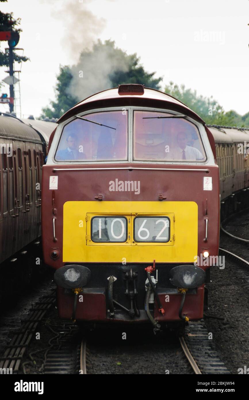 Bridgenarth, Inghilterra - Agosto 2016: Vista della cabina di una locomotiva diesel di Classe Occidentale sulla Severn Valley Railway Foto Stock