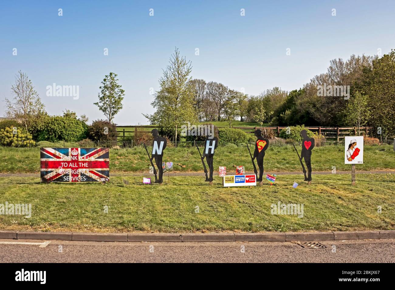 Grazie a tutti i servizi di emergenza fuori Eastchurch Village Foto Stock