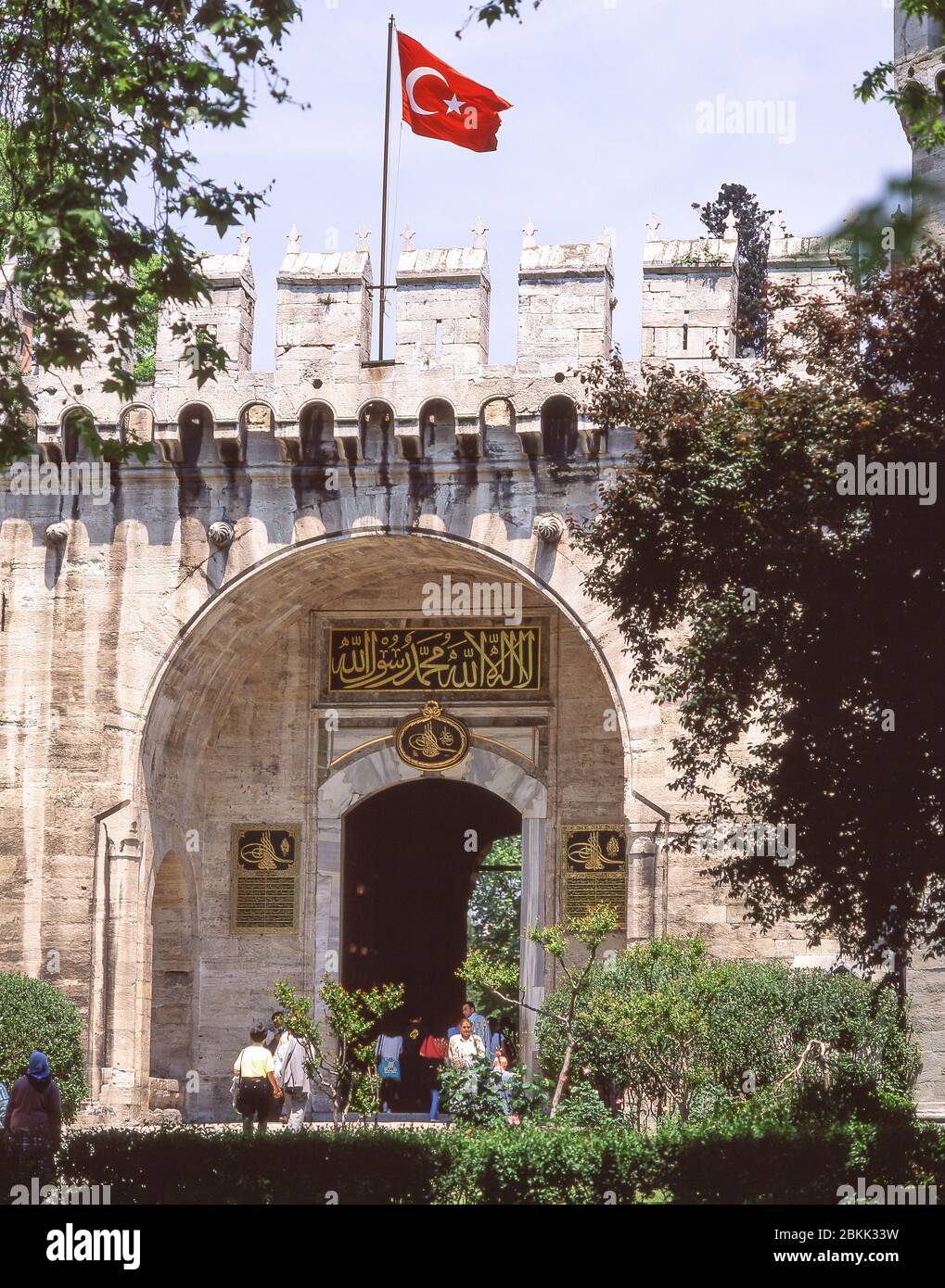 Porta Imperiale al Palazzo Topkapi (Topkapi Sarayi) e Museo, Distretto Fatih, Istanbul, Repubblica di Turchia Foto Stock