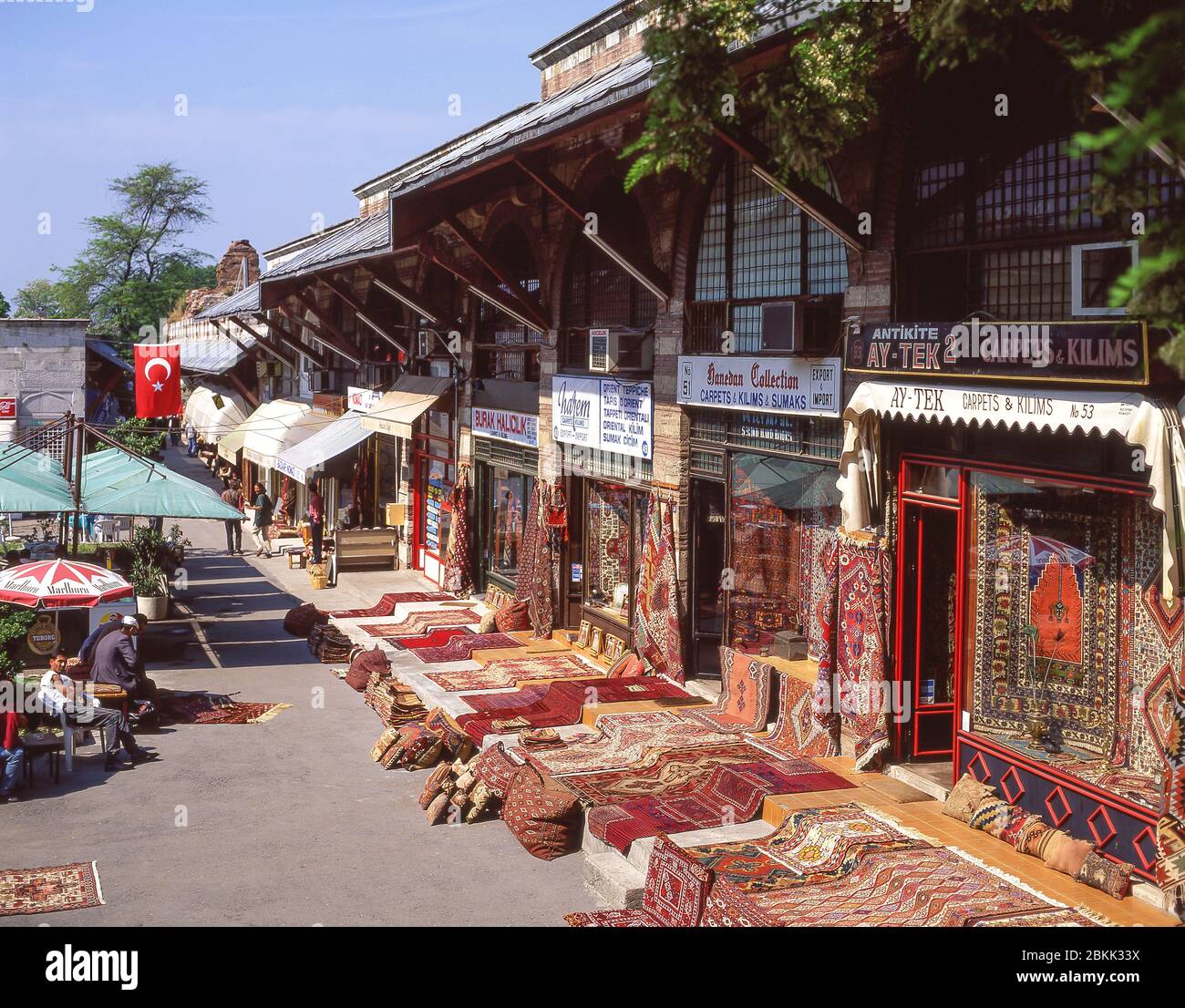 Interno del Gran Bazaar (Kapalicarsi), Distretto di Fatih, Istanbul, Repubblica di Turchia Foto Stock