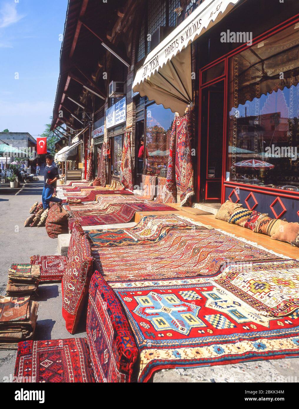Negozi di tappeti turchi, Arasta Bazaar, Distretto di Fatih, Istanbul, Repubblica di Turchia Foto Stock