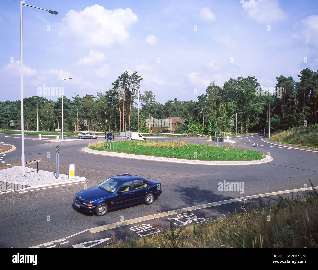 Rotonda sulla Long Hill Road, Chavey Down, Berkshire, Inghilterra, Regno Unito Foto Stock