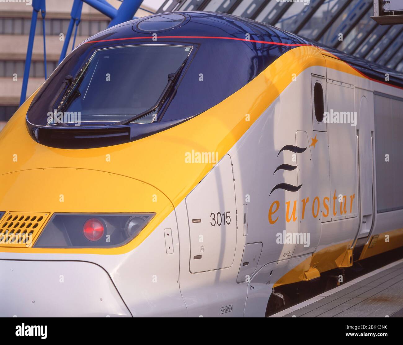 Treno Eurostar ad alta velocità presso l'ex Waterloo International, Londra, Londra Borough di Lambeth, Grande Londra, Inghilterra, Regno Unito Foto Stock