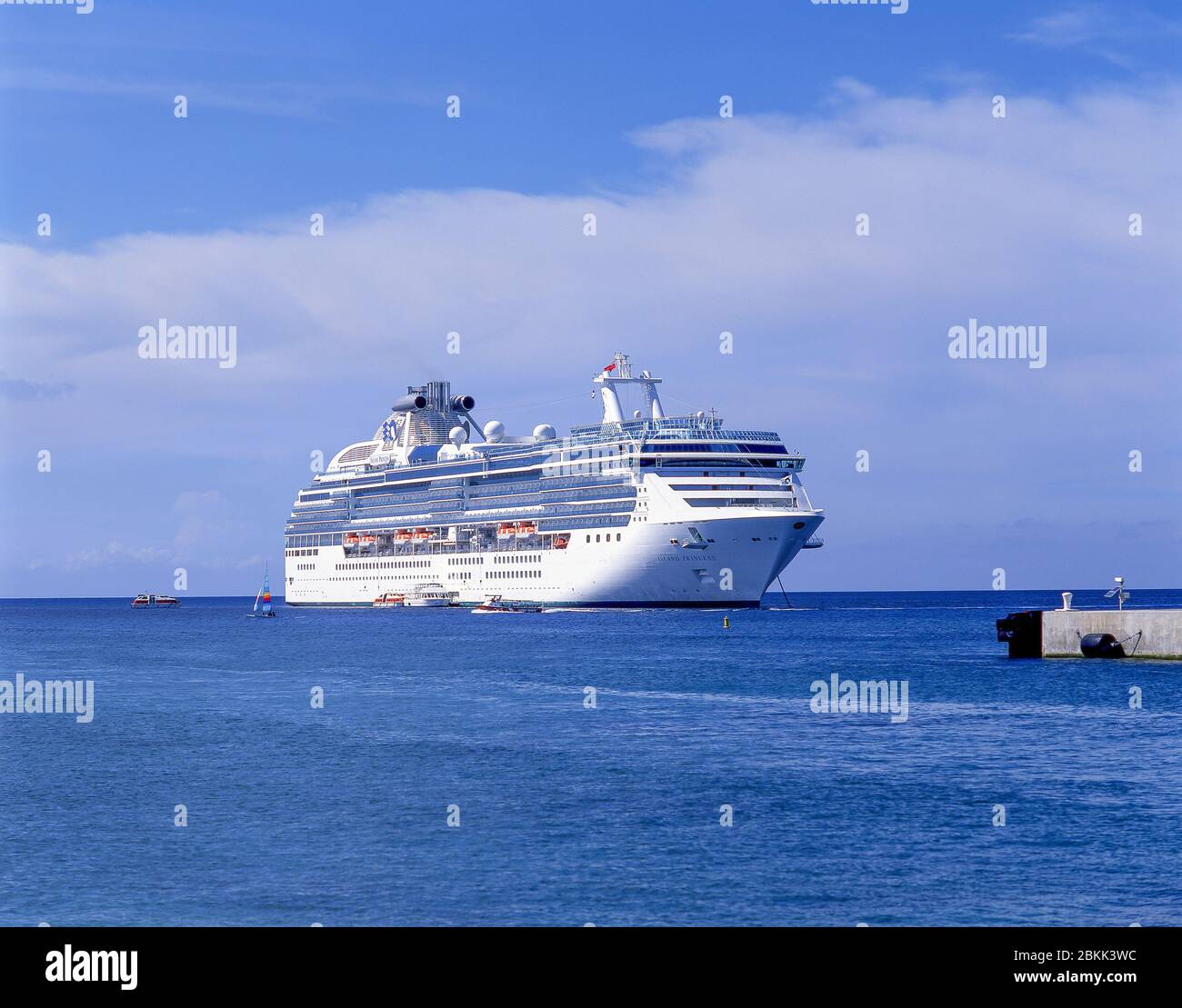 Princess Cruises crociera 'isola principessa' ormeggiata al largo di Napoli (Napoli), Campania, Italia Foto Stock