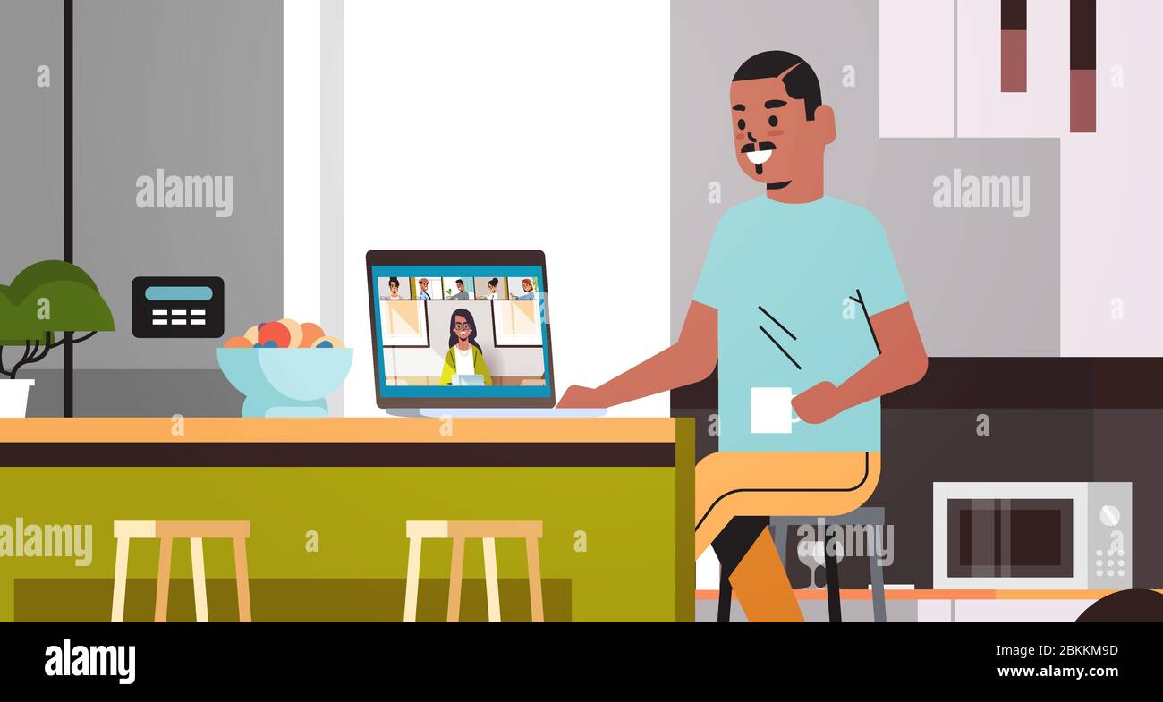 african american man incontro con amici mix corsa durante la videochiamata coronavirus quarantena soggiorno a casa concetto persone che hanno divertimento virtuale live conferenza cucina interna orizzontale ritratto vettore illustrazione Illustrazione Vettoriale