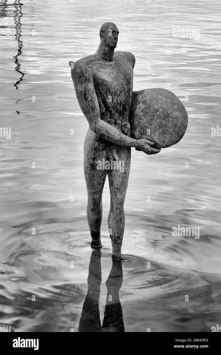 Statua del surf, Porto di Alicante, Spagna, Europa Foto Stock