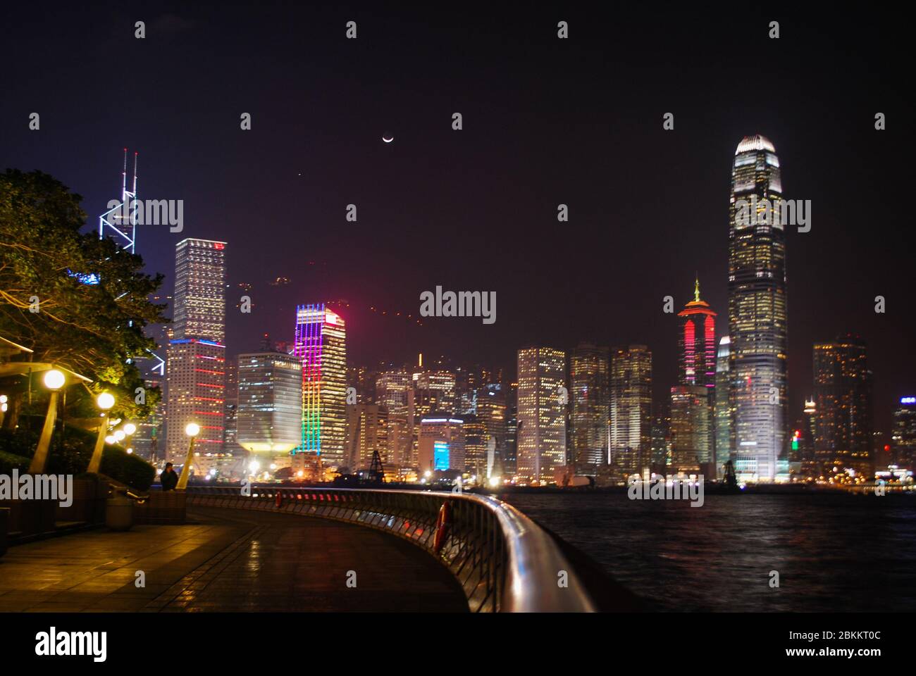 Hong Kong Skyline Victoria Harbour Hong Kong Island Glass Towers grattacieli moderna architettura riflessioni Foto Stock