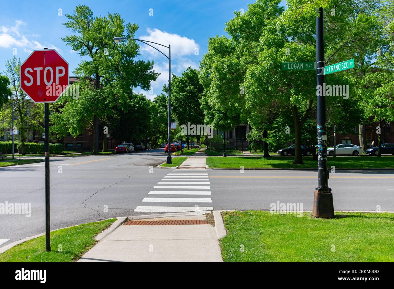 Incrocio di strada su Logan Boulevard e Francisco Avenue a Logan Piazza Chicago Foto Stock
