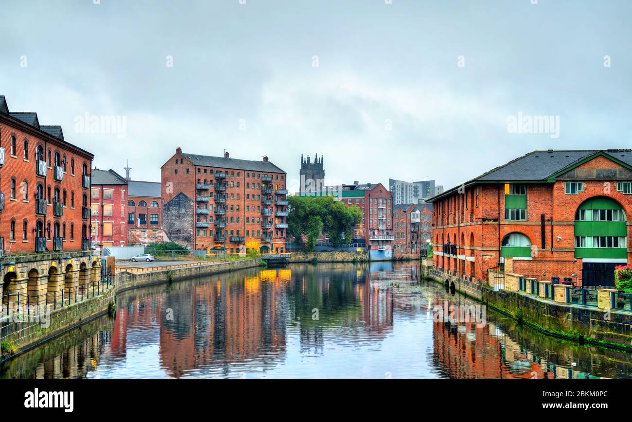 Vista di Leeds con il fiume Aire in Inghilterra Foto Stock