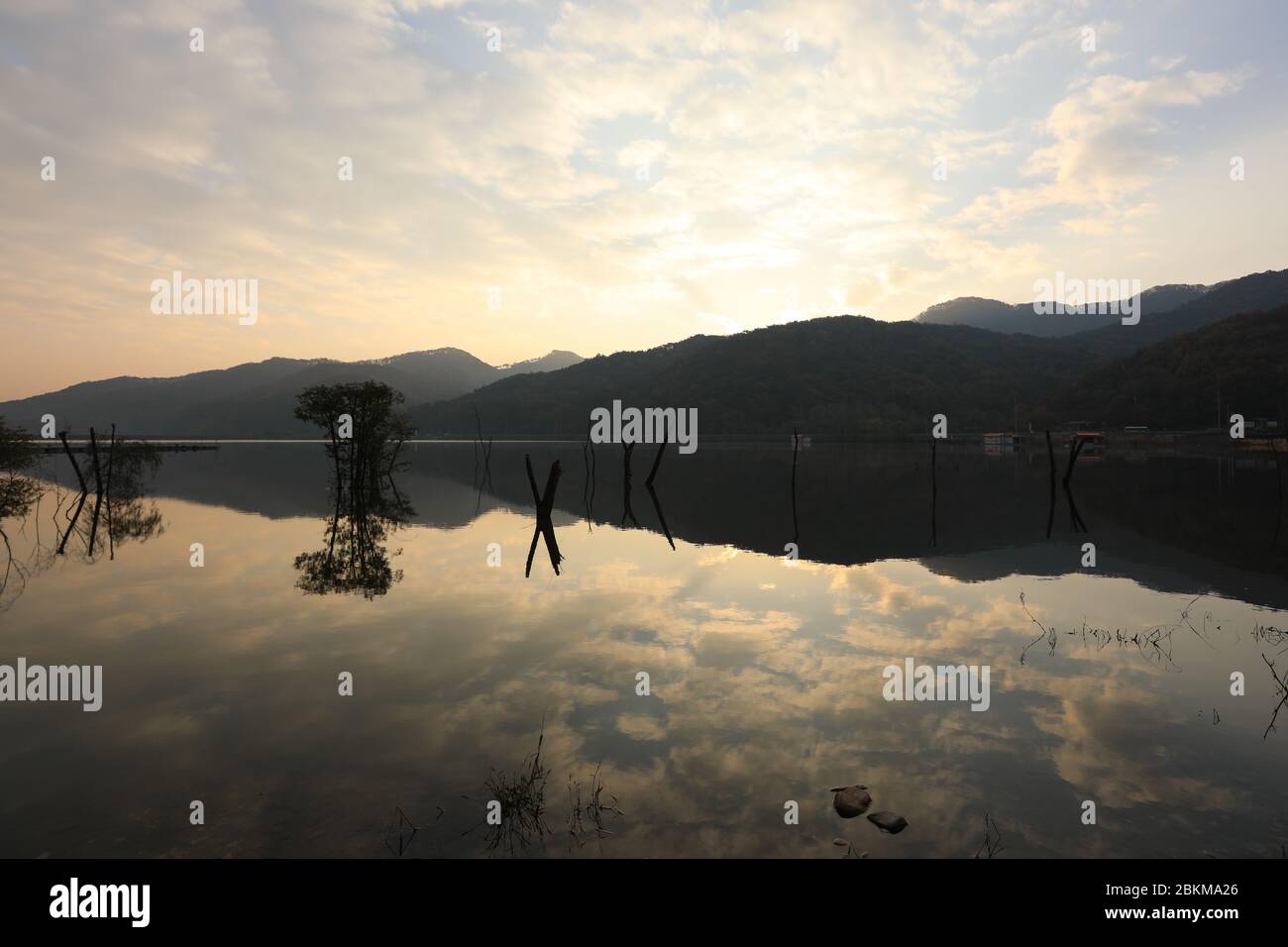 Alba mattina bellissimo paesaggio riserva. Mungwang, Chungbuk, Corea Foto Stock