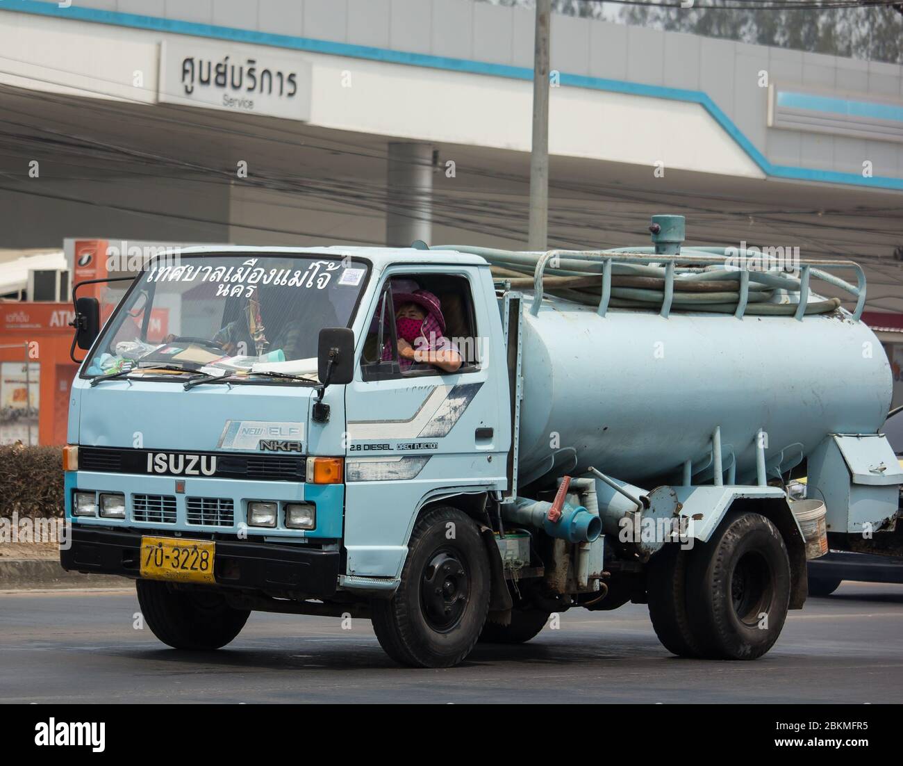 Chiangmai, Thailandia - Aprile 6 2020: Privato di camion cisterna Sewage. Foto alla strada n.121 circa 8 km dal centro di Chiangmai, thailandia. Foto Stock