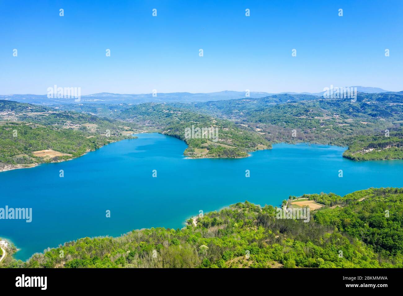 Una vista aerea del lago Butoniga, riserva naturale di acqua potabile in Istria, Croazia Foto Stock