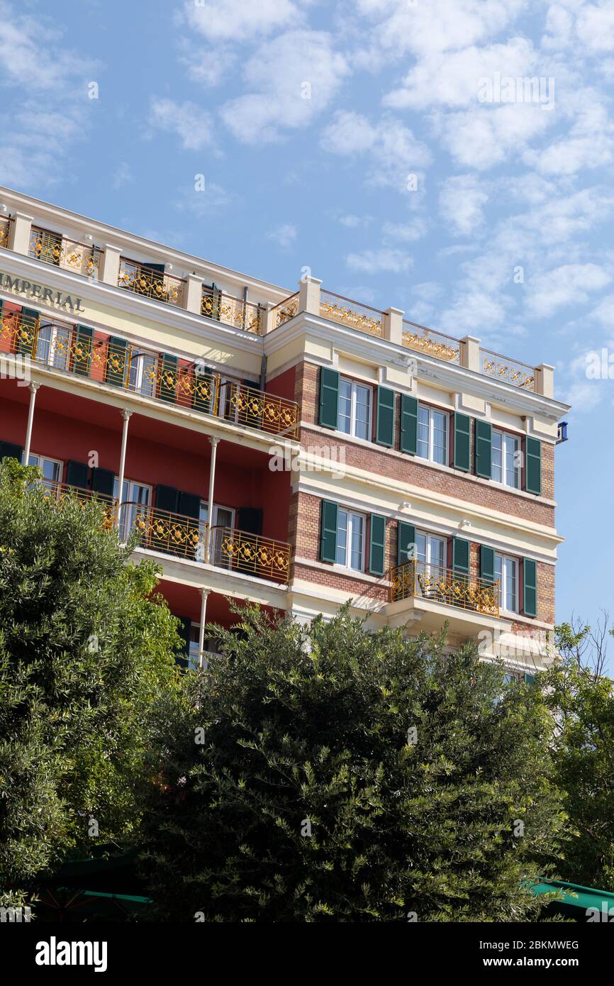 Dubrovnik, 18 settembre 2019. Un dettaglio dell'esterno colorato e luminoso e la facciata del Grand Hotel Imperial vicino alla città vecchia di Dalamtia, Cro Foto Stock