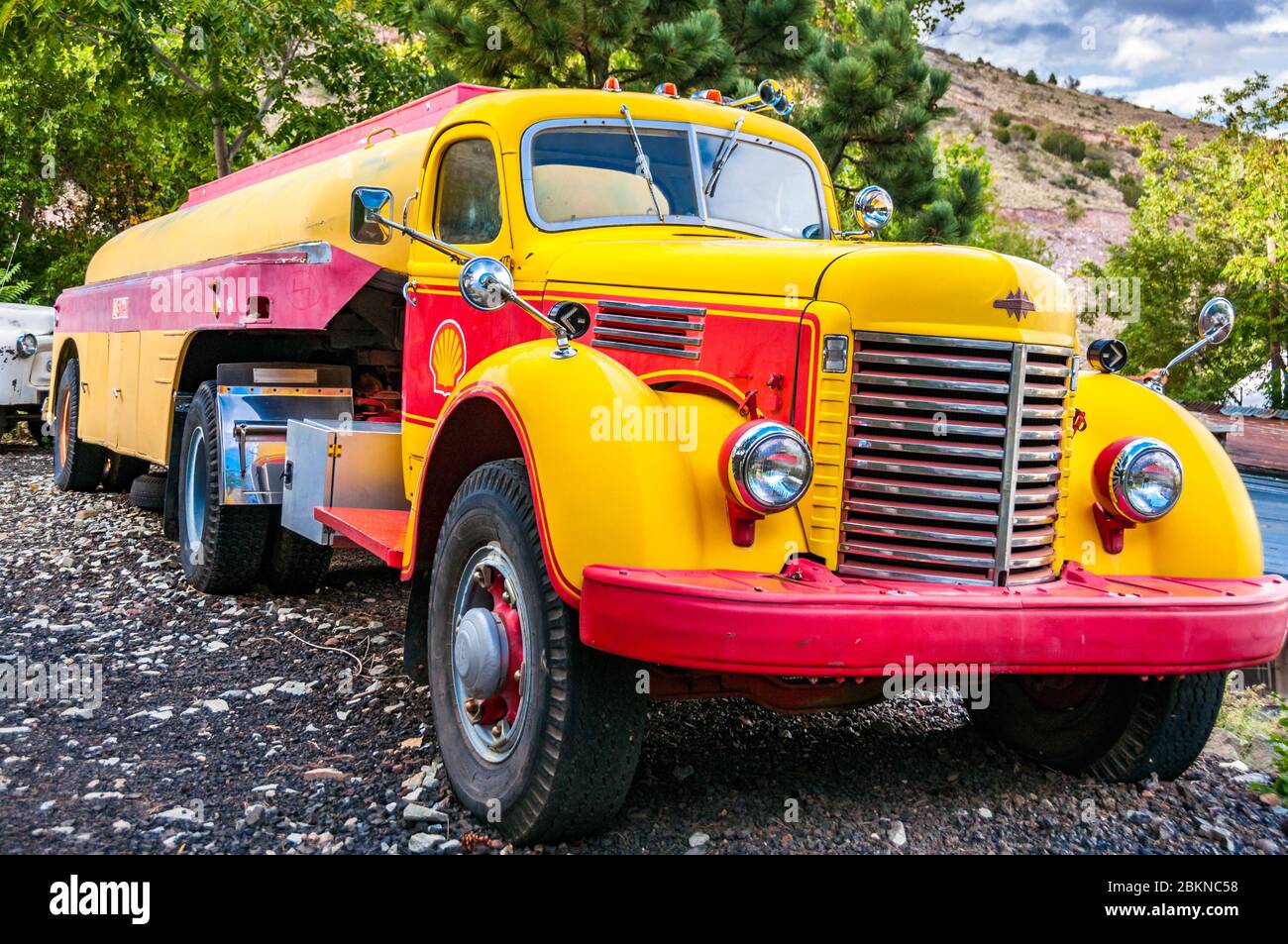 1946 International K12 benzina Shell autocisterna al Gold re la mia città fantasma, Girolamo, Arizona. Foto Stock