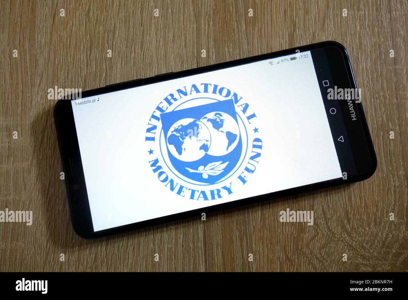 Logo del Fondo monetario internazionale (FMI) visualizzato sullo smartphone Foto Stock