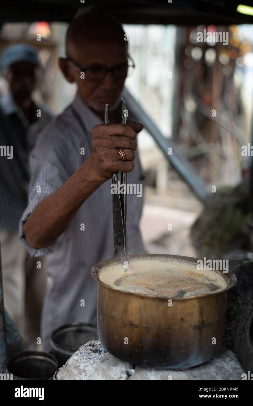 Chai wallah. Udaipur, Rajasthan, India Foto Stock