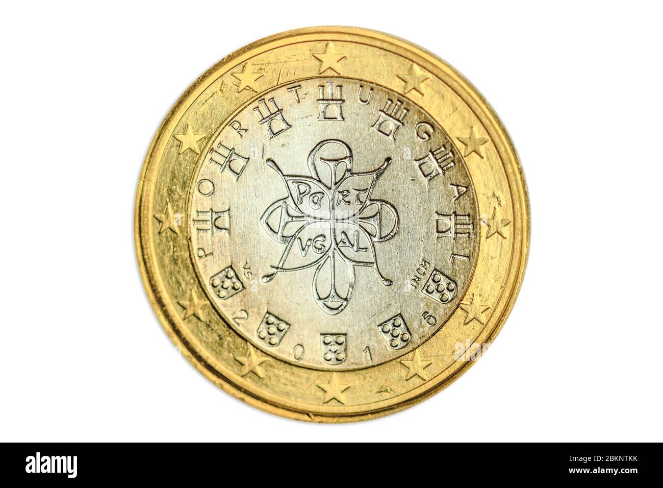 Una moneta francese in euro della Francia. Primo piano con il simbolo dell'albero e il motto Liberté Egalite Fraternite di Francia. Isolato su sfondo bianco studio Foto Stock