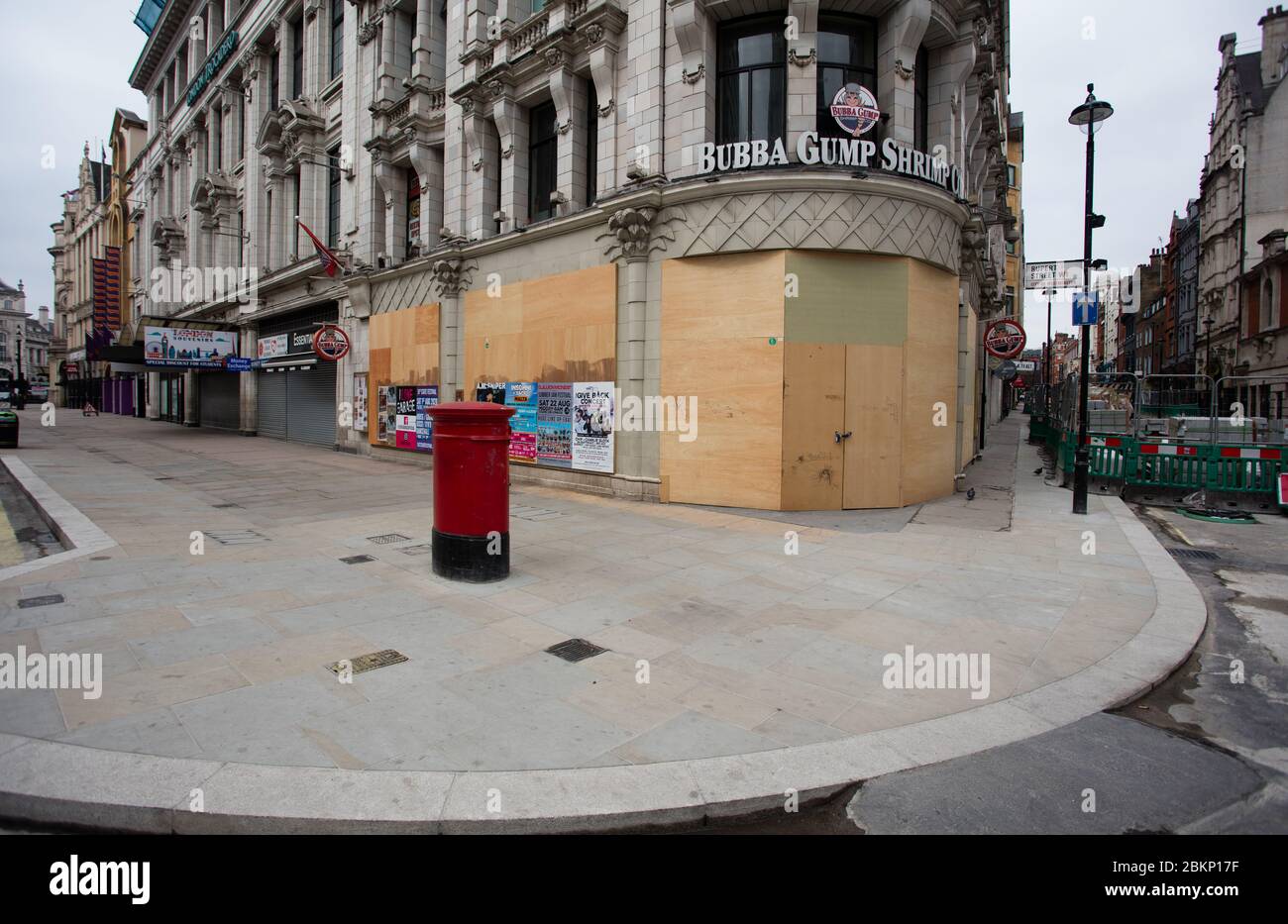 La Bubba Cup Shrimp Co è stata imbarcata su Coventry Street, vicino a Piccadilly Circus durante la pandemia Coronavirus COVID-19 nel 2020 Foto Stock