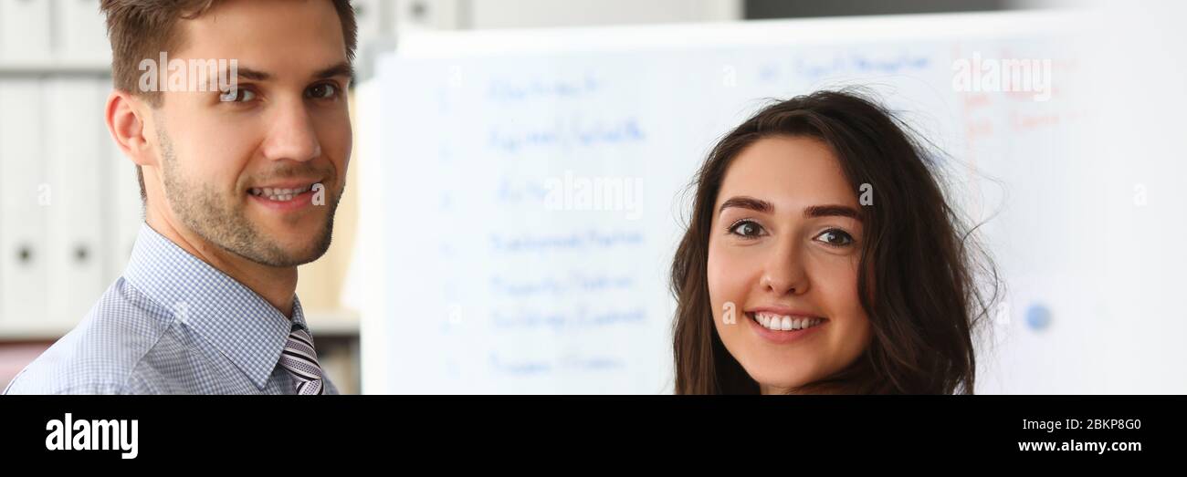 Squadra allegra dopo il brainstorming Foto Stock