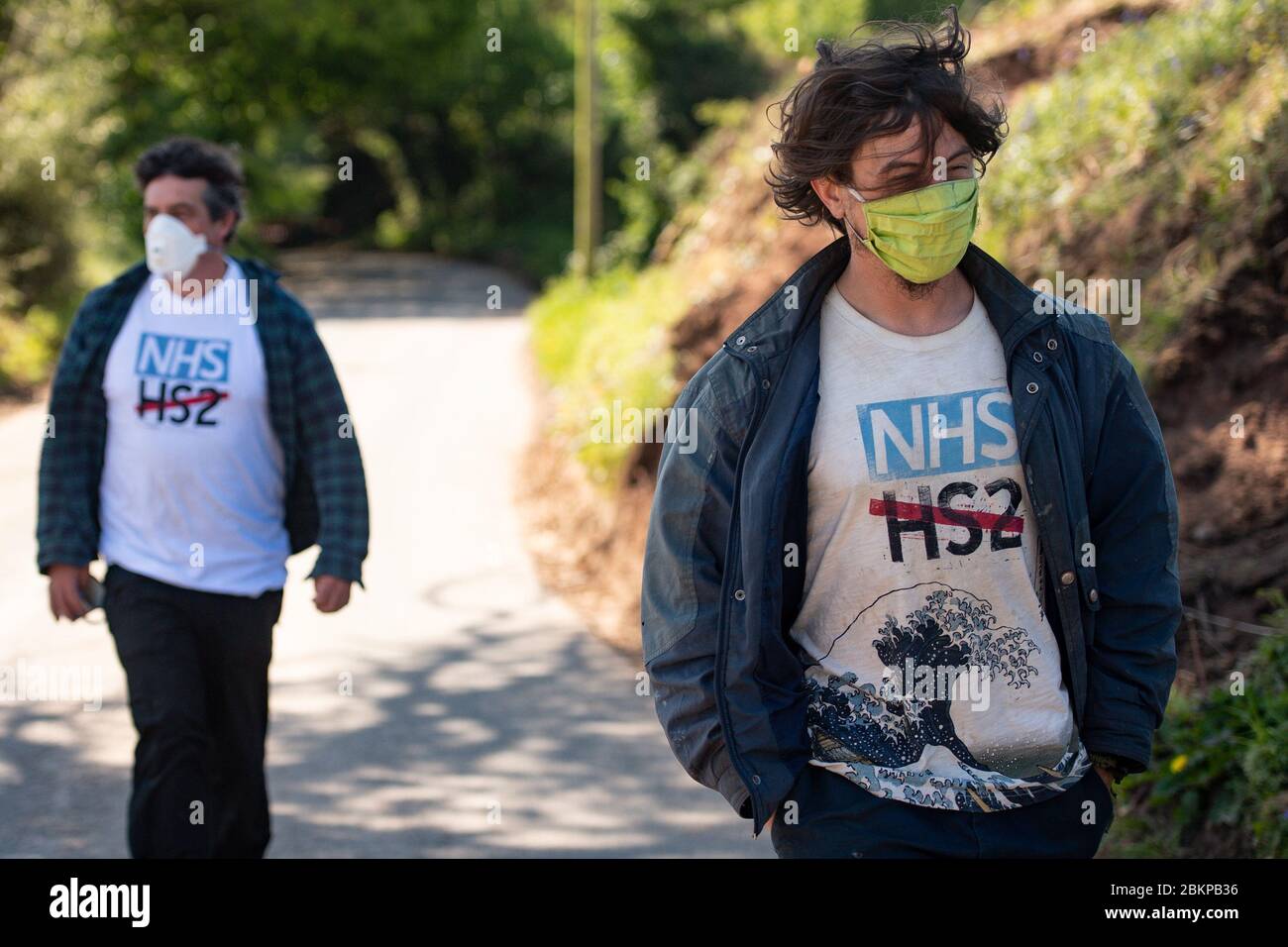 Un gruppo di manifestanti ha istituito un campo di fortuna a Crackley Woods, vicino a Kenilworth, Warwickshire, che secondo loro è sotto minaccia dalla costruzione di HS2. Foto Stock