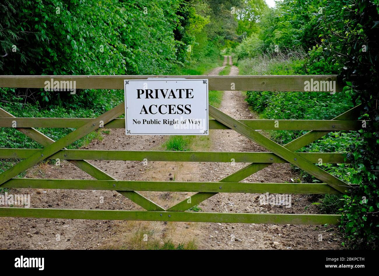 accesso privato, nessun cartello pubblico sulla destra al cancello di cinque bar fattoria, norfolk, inghilterra Foto Stock