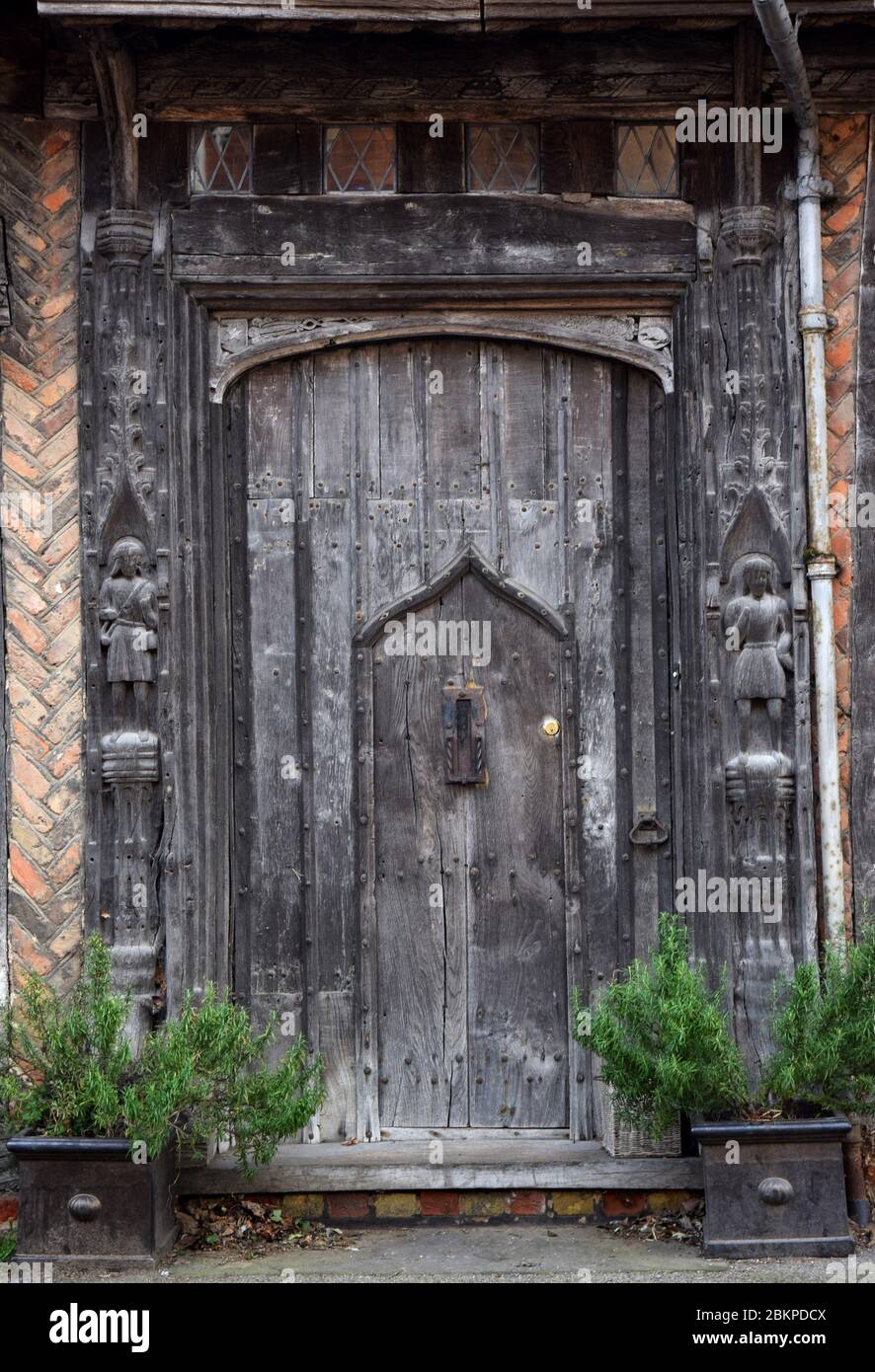 Scultura intorno porta, De Vere House, Lavenham, suffolk, inghilterra Foto Stock