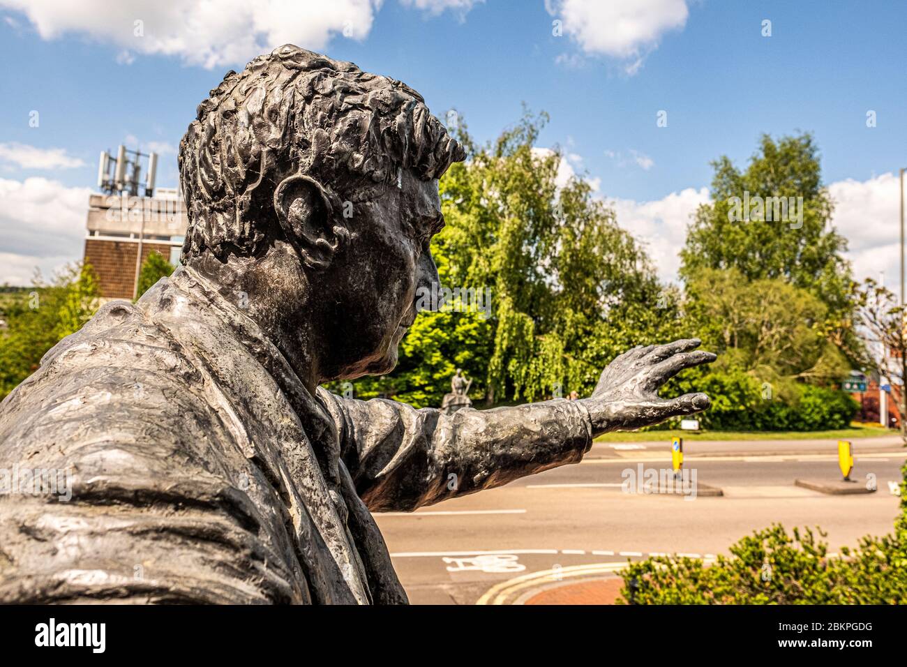 DORKING, UK- Statua di Ralph Vaughan Williams a Dorking Halls- un famoso compositore britannico Foto Stock