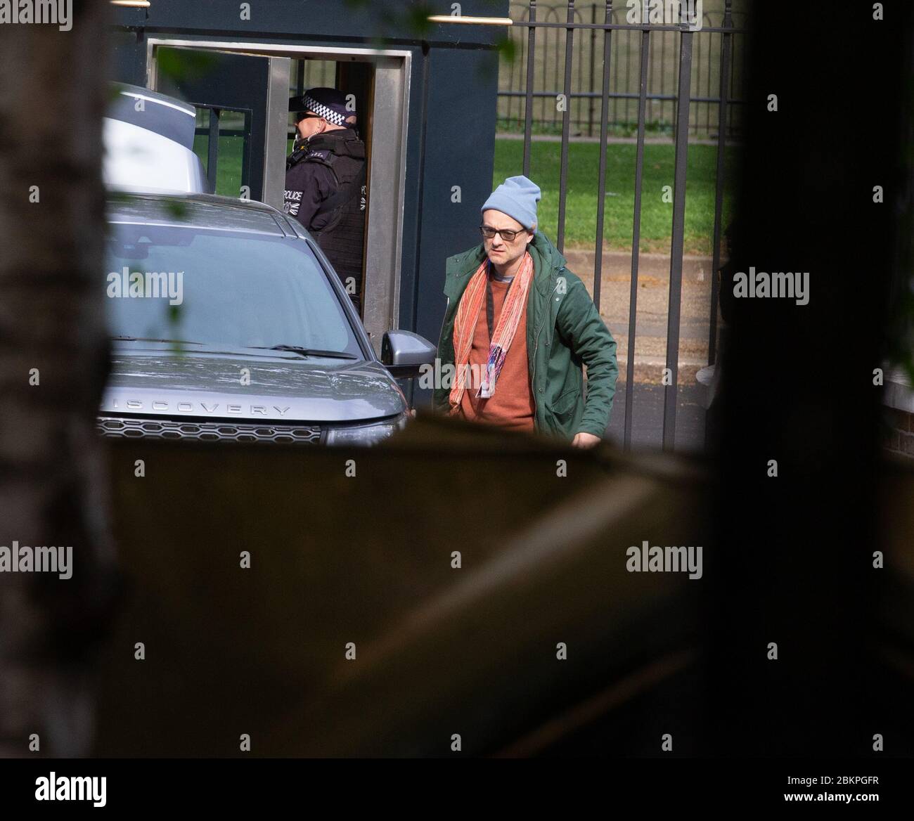 Londra, Regno Unito. 5 maggio 2020. Dominic Cummings, consigliere politico capo di Boris Johnson, arriva a Downing Street. Credit: Mark Thomas/Alamy Live News Foto Stock