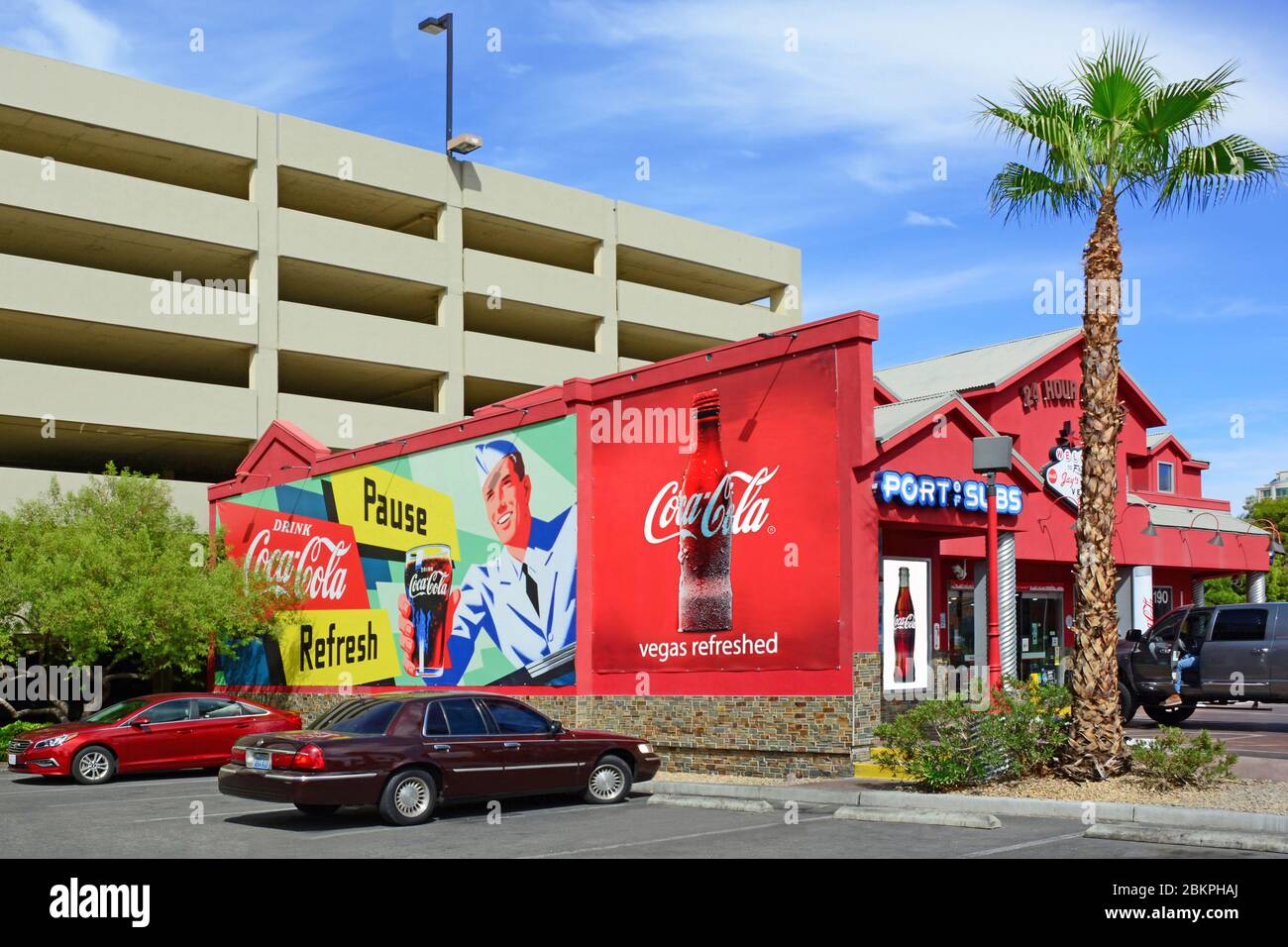Las Vegas NV, USA 09-26-17 la famosa Coca Cola drink è il simbolo del fast food Port of Subs su 190 e Flamingo Rd Foto Stock
